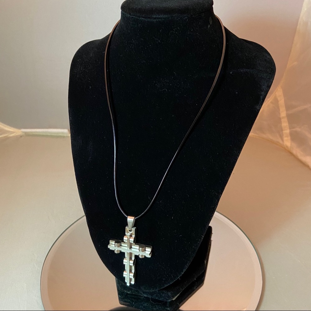 🌎 3/$30 Edforce Stainless Steel Cross Necklace